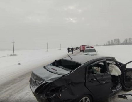 В Башкирии во встречном ДТП с Hyundai Solaris погибла пассажирка Nissan Almera