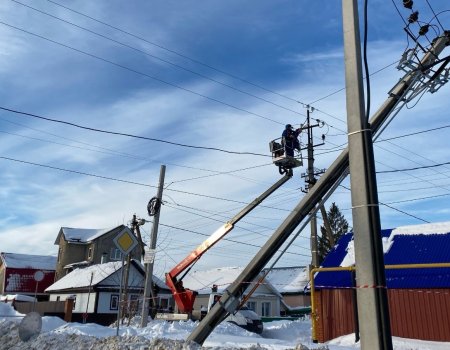 В Уфе машина снесла электроопору: 816 частных домов остались без электричества