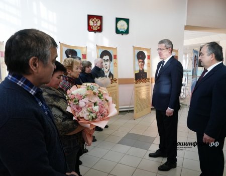 Радий Хабиров встретился с родителями погибших воинов в зоне проведения СВО