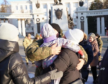 Объятия, слезы радости и запах Родины: в Башкортостан в отпуск вернулись бойцы с территории СВО