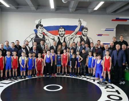 Глава Башкортостана посетил новый зал для спортивной борьбы
