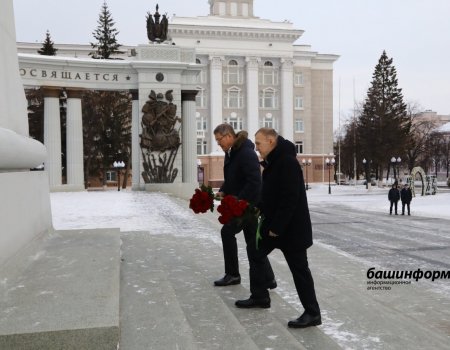 Руководители Башкортостана и Адыгеи возложили цветы к памятнику Герою России Минигали Шаймуратову