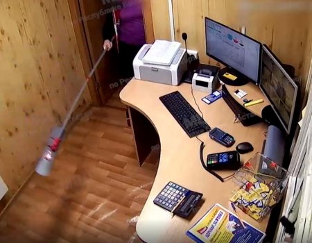 Швабра против пистолета: в Башкортостане на видео попал очередной грабитель-неудачник