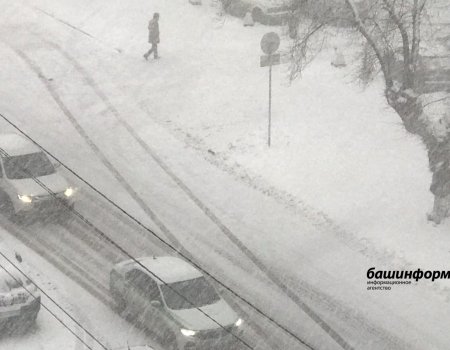 ГИБДД Уфы предупреждает об опасностях на дорогах из-за обильного снегопада