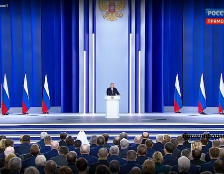 Владимир Путин начал обращение к Федеральному собранию России