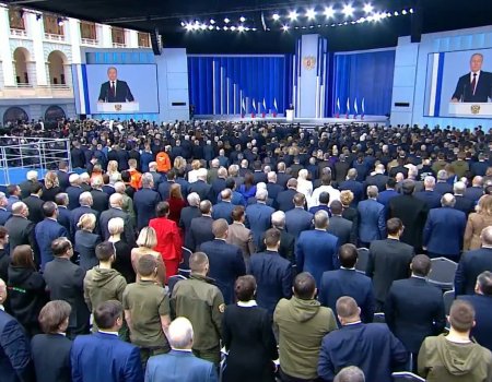 Во время послания Путина минутой молчания почтили память погибших участников СВО
