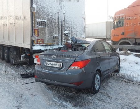 В Башкортостане водитель Hyundai Solaris погиб при столкновении с грузовой фурой