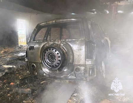 Кроссовер сгорел в гараже в Башкирии