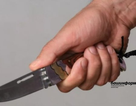 В одном из городов Башкирии по улицам разгуливает опасный мужчина с ножом: уже есть раненый