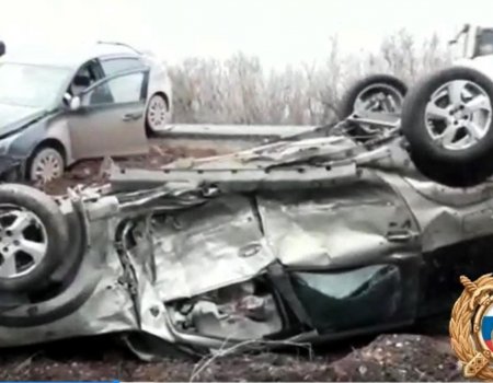 При столкновении трех автомобилей в Башкирии погиб водитель, а беременная женщина получила ушибы