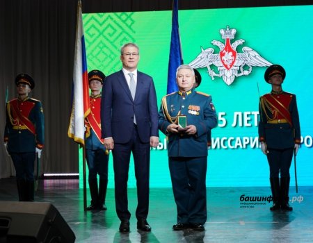 Глава Башкортостана поблагодарил сотрудников военного комиссариата за службу