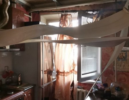 В одной из квартир Уфы выбило окна и оплавился потолок после хлопка