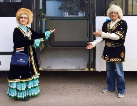 В автобусах Башкирии водители и кондукторы вышли на работу в национальных костюмах