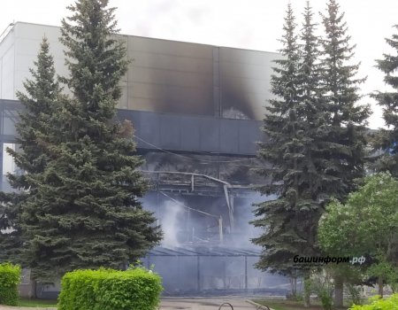В Уфе горит здание кинотеатра «Искра»