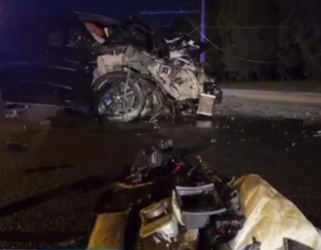 В Уфе BMW врезался в электроопору, пассажир иномарки погиб на месте