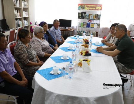 Глава Башкортостана в Кигинском районе встретился с родителями погибших на СВО военных