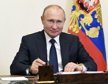 Владимир Путин поручил индексировать зарплаты бюджетникам
