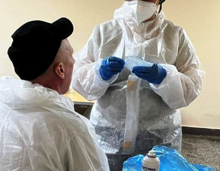 Сотрудники птицефабрики, где обнаружен случай птичьего гриппа, прошли медицинское обследование