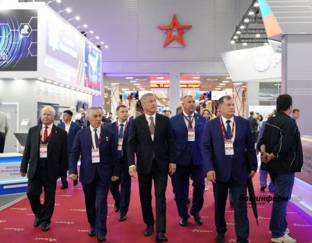 Глава Башкортостана посетил выставочную зону международного военно-технического форума «Армия России»