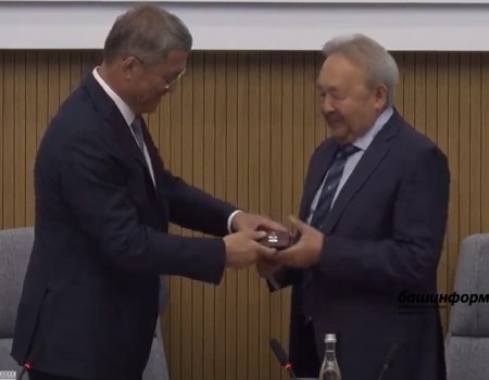 Экс премьер-министра Башкортостана Рафаэля Байдавлетова наградили орденом Дружбы народов