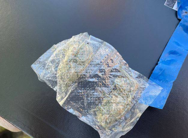 В Сипайлово полицейские задержали наркокурьера с марихуаной: при попытке скрыться 22-летний бандит атаковал одного из сотрудников перцовым баллончиком