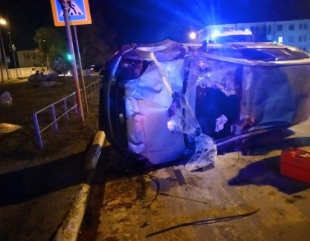 В Башкортостане прохожие вытащили водителя из опрокинувшегося автомобиля