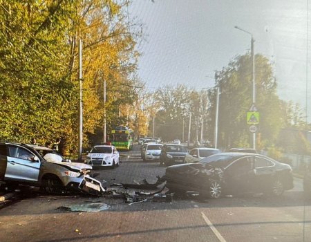 В Башкортостане в лобовом столкновении Mitsubishi и Mazda пострадали два человека