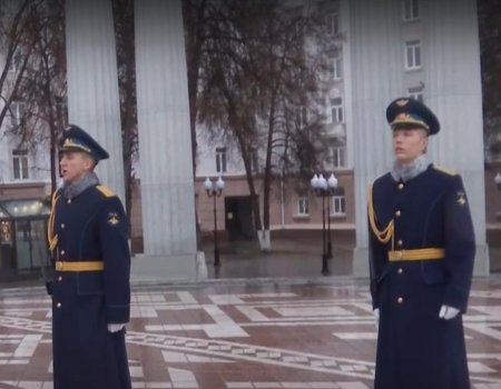 Радий Хабиров рассказал о вахте Почетного караула у памятника Шаймуратову на Советской площади в Уфе