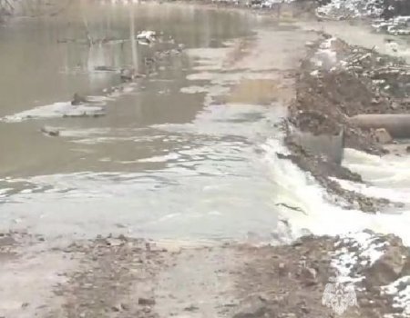 В Башкортостане обильные дожди затопили временный мост через реку Большой Нугуш