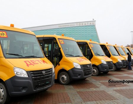 В Башкортостане вручили ключи от новых автобусов директорам школ 25 районов