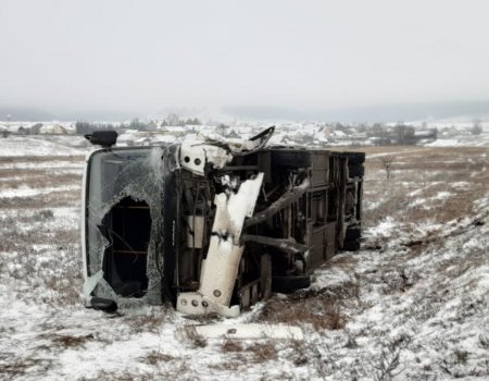 В Башкирии столкнулись две легковушки и автобус с 33 пассажирами, есть жертвы