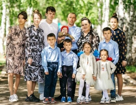 Глава Башкирии познакомил жителей с «Матерью-героиней», воспитывающей 11 детей