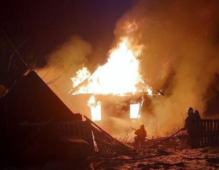 В Уфе во время пожара бревенчатого дома заживо сгорел 48-летний мужчина