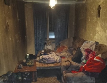 В Башкирии хозяин сгоревшей квартиры попал в реанимацию, жильцов эвакуировали
