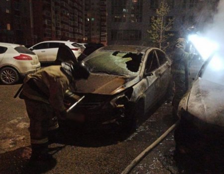 Ночью в Уфе сгорели три машины: в МЧС по Башкирии сообщили подробности пожара