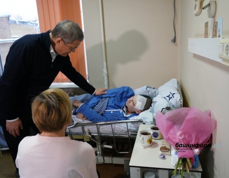 Глава Башкирии навестил раненых бойцов в госпитале имени Бурденко в Москве