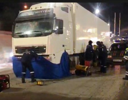 Замерзло топливо: в Уфе спасатели помогли дальнобойщику из Мордовии