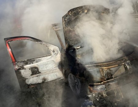 В Башкирии на трассе загорелся автомобиль