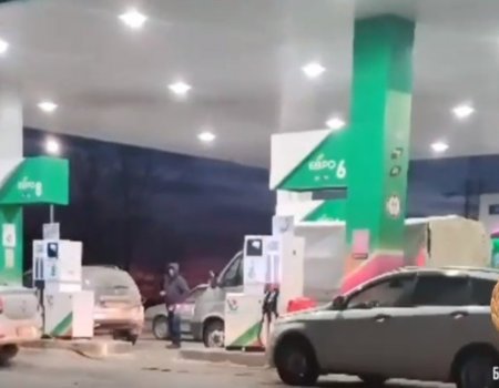 Сотрудники ГИБДД Башкирии помогли водителю, у которого закончился бензин