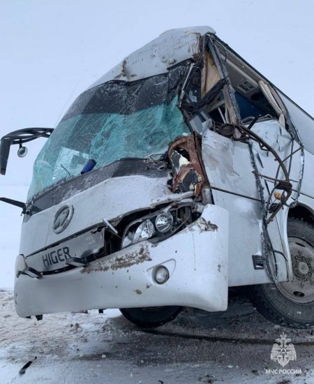 Число пострадавших в ДТП с грузовиком и школьным автобусом выросло до 11 человек