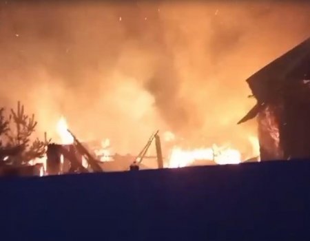 В Башкирии страшный пожар оставил хозяина дома ни с чем - ВИДЕО