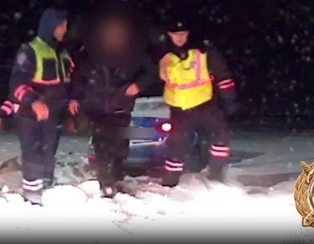 В Башкирии во время погони пьяный водитель снес светофор - ВИДЕО