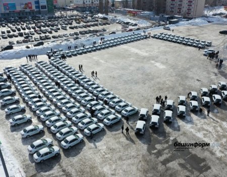 Радий Хабиров вручил ключи от 163 новых авто руководителям медучреждений
