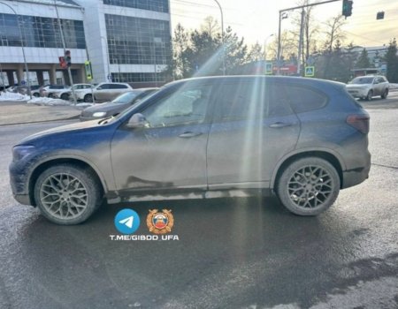 В Уфе водитель BMW сбил 20-летнюю девушку на светофоре