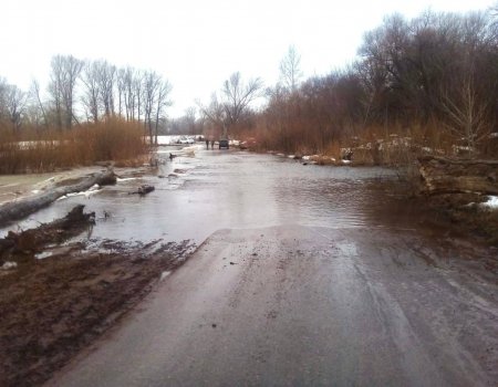 В Чишминском районе Башкирии вода подходит к мосту через Дему