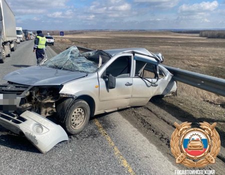 На трассе в Башкирии автомобиль влетел под фуру: есть погибший