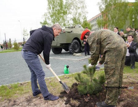 Глава Башкирии принял участие в эколого-патриотической акции «Сад памяти»