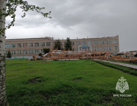 Ветер сорвал часть кровли со здания школы в Гафурийском районе Башкирии