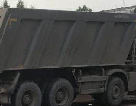 В Башкирии водителя грузовика придавило кузовом