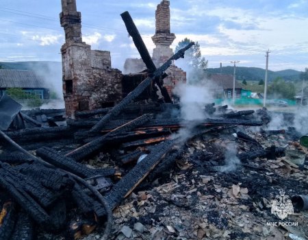 Серьезные ожоги получила жительница Башкирии, которая вернулась в горящий дом за документами